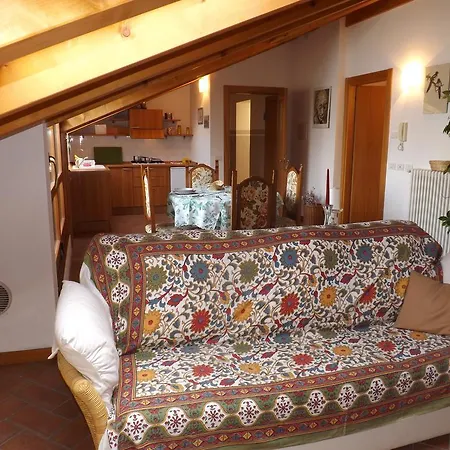 公寓 Bellano Apartment *
